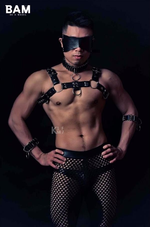 BE-A-MODEL-1-創刊號-X-ISSUE-面具男的情慾世界